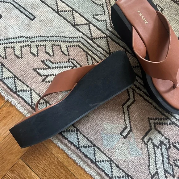 Frame Denim platform leather flip flops - Picture 2 of 5